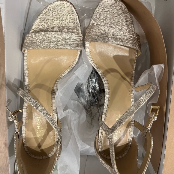 Michael Kors Simone mid sandal metallic embossed leather size 6 new in box - Picture 4 of 6